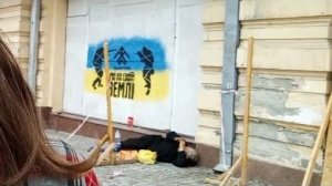 (Настасья) Цвет нации на кладбище  Страшно  нищие, наркоманы, гастрабайтеры в Харькове