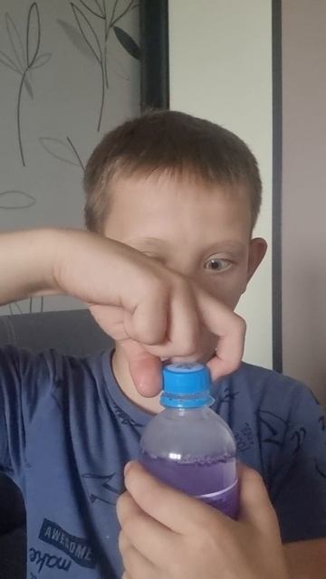 распаковка на диване