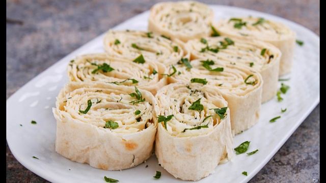 ЛАВАШ С ПЛАВЛЕННЫМ СЫРОМ И ЗЕЛЕНЬЮ