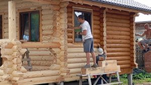 Покраска бани из круглова бруса