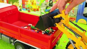 ЗАГРУЖАЕМ ПРИЦЕП! 🚜📦Много игрушек и машинок для детей