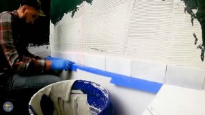 Как уложить плитку возле ванной