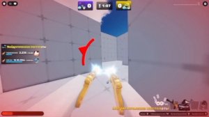 использую оружия противников против них же в roblox rivals