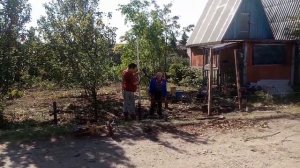 Забор из штакетника: как «отбить горизонт»