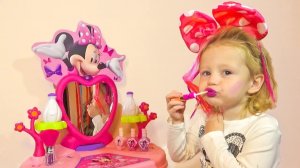 ИГРАЕМ В САЛОН КРАСОТЫ Минни Маус для детей