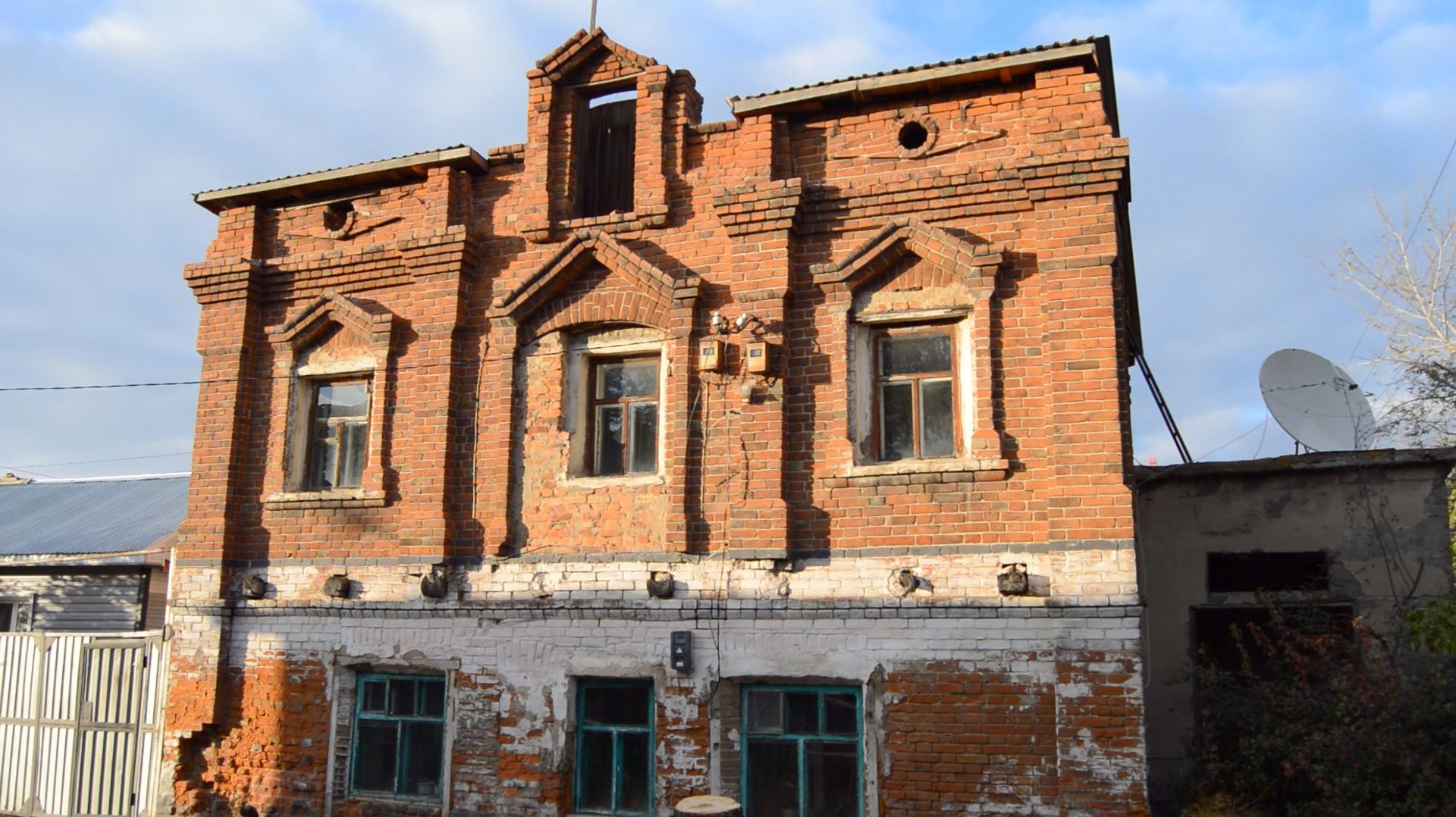 Старинный дом на Крепостной площади в Петропавловске