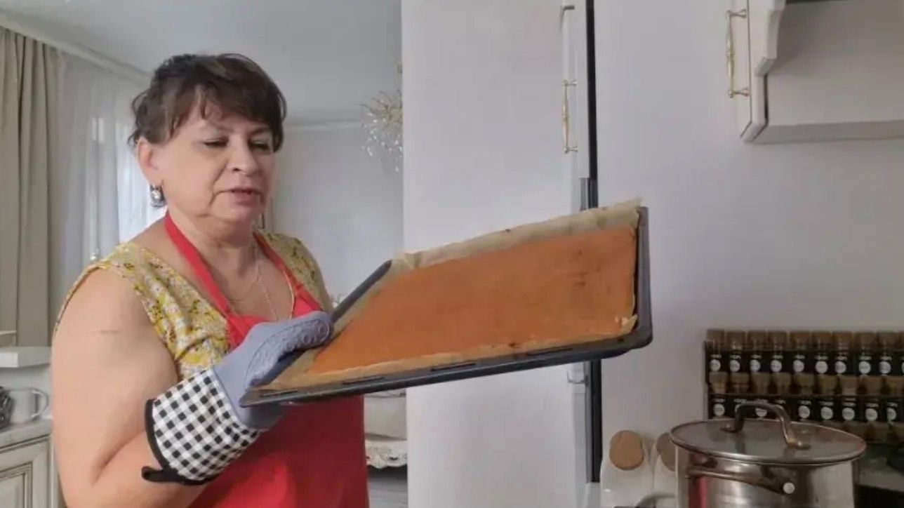 Пеку торт медовик ко дню рождения внучки. Компоты. Заготовки на зиму. Как мы строили дом. смотреть онлайн