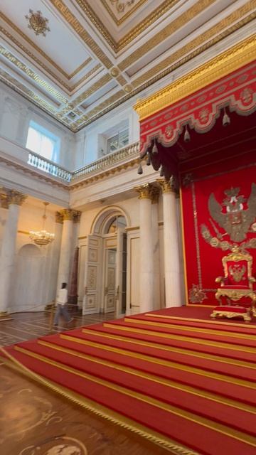 Большой тронный зал в Эрмитаже в Санкт-Петербурге