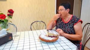 ЖИЗНЬ В СЕЛЕ:ИСПЕКЛА ПИРОГ СО СМОРОДИНОЙ/У ПОМИДОР ОБРЕЗАЛА ПАСЫНКИ