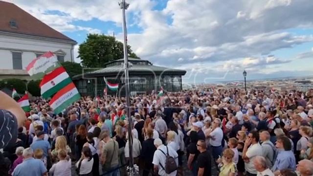 Митинг поддержки президента Венгрии в Будапеште смотреть онлайн