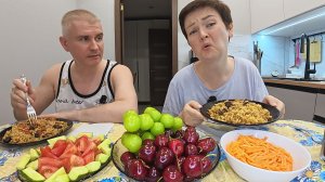 Мукбанг ГОЛОД победил и Вован меня ПРОСТИЛ! Извращённая ЛЮБОВЬ! Болтаем за Семейным ужином в России