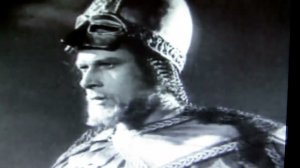 Владимир Высоцкий. Растревожили в логове старое зло (исп. Андрей Барбашов)