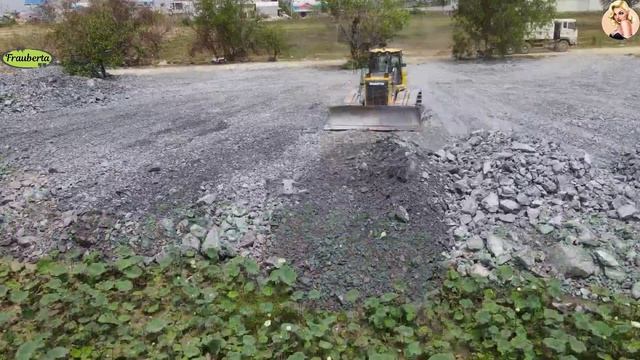 Строительство, засыпка водного канала, высотные съёмки смотреть онлайн