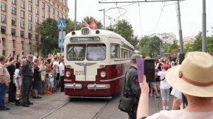 В центре Москвы прошел парад ретротранспорта.