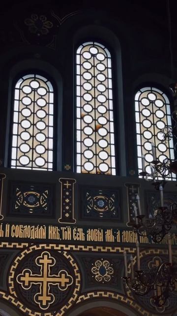 Церковь между небом и землей