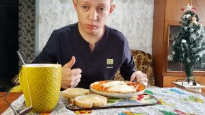 Мукбанг// Завтрак Яичница С Колбасой И Помидором Хлеб С Маслом