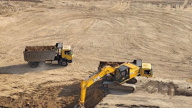 JCB Digging Deep While Dumpers Keep Rolling In!： The Building Machines смотреть онлайн
