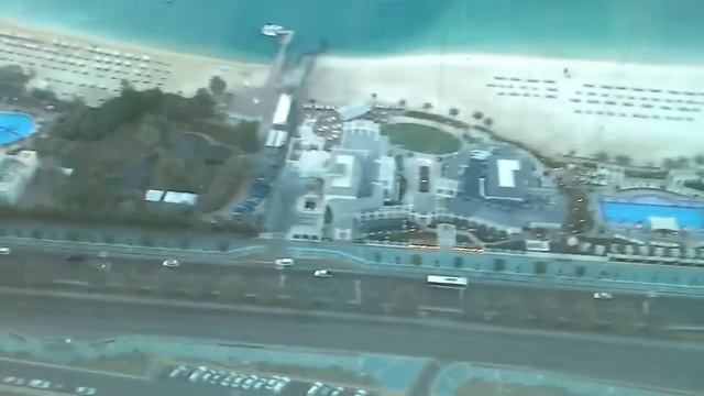 Захватывающий дух вид с окна отеля St. Regis, 35 этаж, Абу-Даби смотреть онлайн