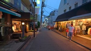 Токио вечерняя прогулка по Симокитадзаве летняя атмосфера Японии 🌆🚶♂️