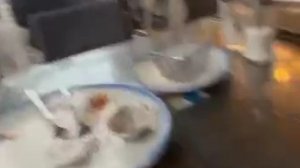 😱 Ураган снёс крышу веранды «Моремании«в Москве на Пушкинской