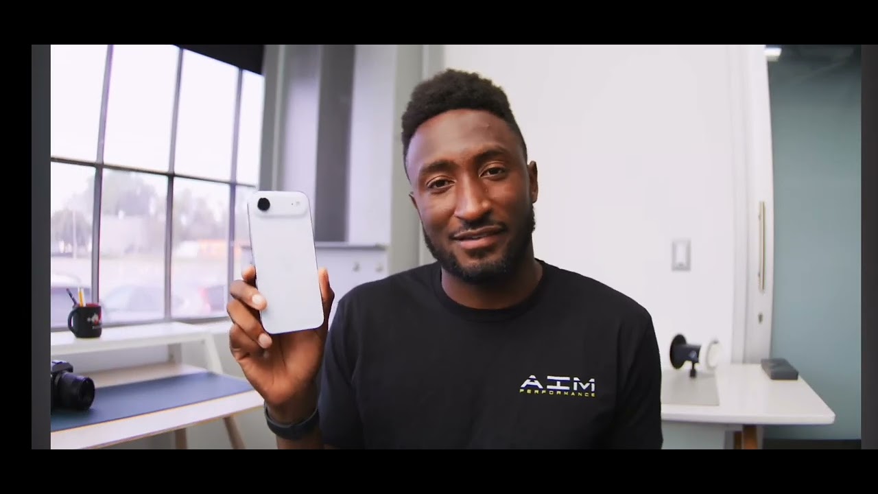 Распаковка iPhone 17/Pro/Air: обзор на русском языке горячее мнение от Marques Brownlee смотреть онлайн