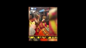 Африканские танцы в вагоне метро