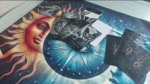 Что бывшая или настоящая дама твоего мужчины думает о Тебе? Таро .