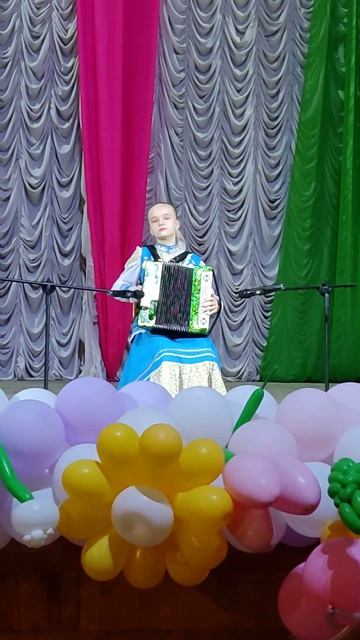Агата Гридина исполняет вальс 