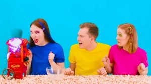 Кулинарный Челлендж# Уэнсдей Против Бабушки # Кухонные Войны от DuKoDu Challenge