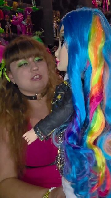 Rainbow High: Большая и шарнирная куколка 1 часть