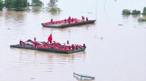 На восточное побережье Китая обрушился тайфун.