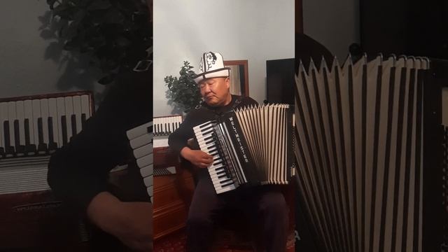 Намат Накешов--Кыялымда-- автордун аткаруусунда. смотреть онлайн
