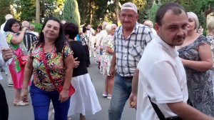 ЧУДНАЯ ПЧЕЛА МАЙЯ!🙂🌿🌹/ТАНЦЫ В ПАРКЕ ГОРЬКОГО ХАРЬКОВ АВГУСТ 2021