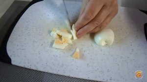 Салат «Летний» из редиски с яйцом и огурцом, и зеленым луком, картофелем