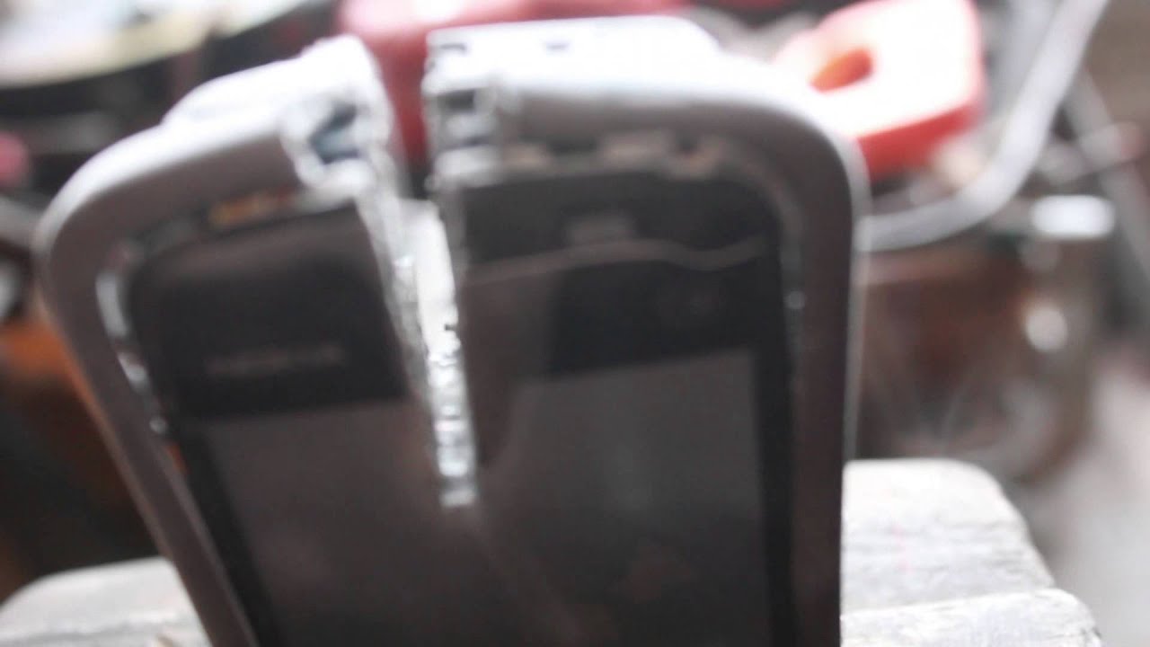 Уничтожение смартфона Nokia (18+) смотреть онлайн