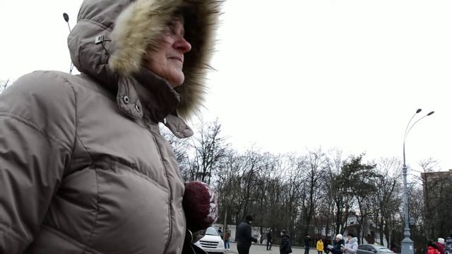 26.02.2014 Народ запуган, боятся говорить что-то на камеру, чтобы не уволили с работы смотреть онлайн