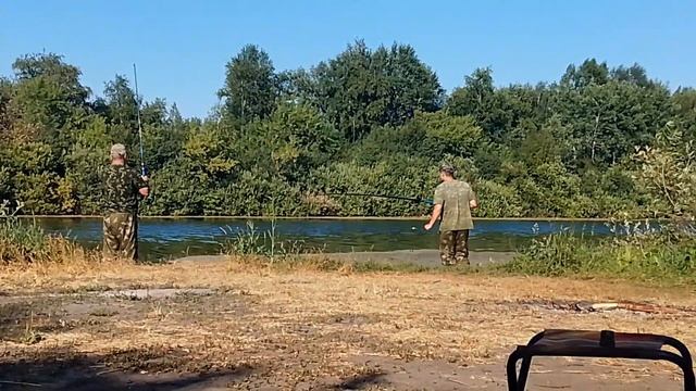 Рыбалка на озере 