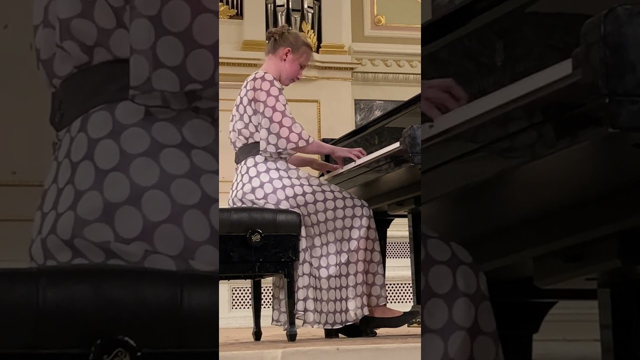 Liszt-Busoni. Fantasy on two themes from Mozart's opera "Figaro's Wedding" (исп. Александра Анакина) смотреть онлайн