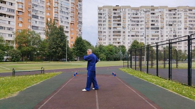 Фитнес упражнения с деревянными гантелями весом 2.0 кг (3)