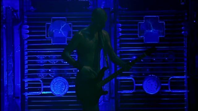 Rammstein - Völkerball (Les Arènes De Nîmes, 23.07.2005) смотреть онлайн