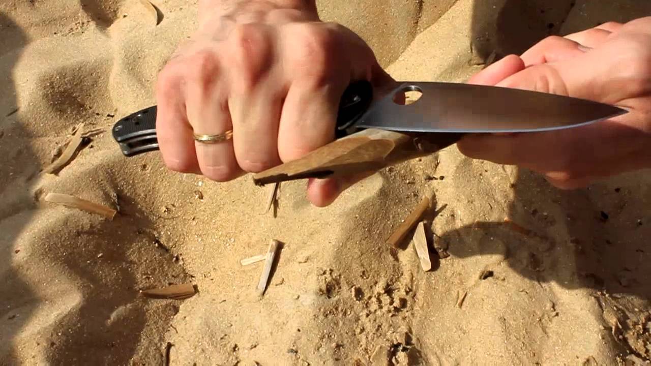 Spyderco Resilience тест: строгаем бамбук. смотреть онлайн