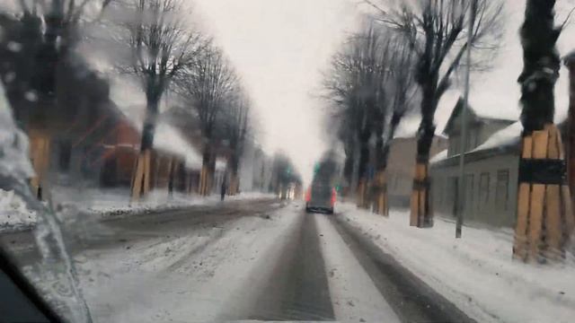Latvia-Liepāja.В Латвии зима идёт полном ходом,засыпает снегом и морозит❄️Не успевают чистить снег. смотреть онлайн