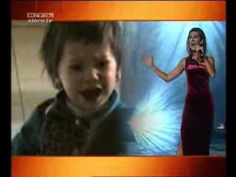Маленькая девочка поёт песню Celine Dion My heart will go on смотреть онлайн