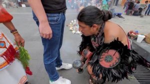 STREET SPIRITUAL CLEANSING LIMPIA by Indigenous Fernando & Lulu in Mexico City Zocalo 🇲🇽