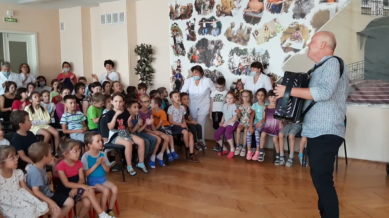 Катюша!!! Поют все!!! Russian children sing Katyusha. Super!!! смотреть онлайн