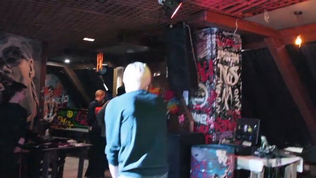 ШУМ//ПОКОЛЕНИЕ – ПОСЛЕДНЮЮ ПУЩУ В ГОЛОВУ (LIVE @ 55-Й РАЙОН | ОМСК) смотреть онлайн