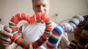 Сердечки из разных крышек, за 5 дней сделал.
Маленькие крышки 52 шт.
Большие крышки 70 шт.
Обрезные