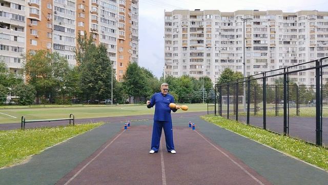 Фитнес упражнения с деревянными гантелями весом 2.0 кг (4)