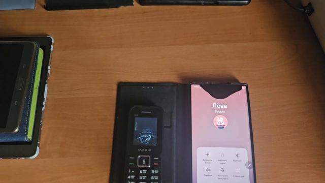 Входящий звонок и исходящий звонок на MAXVI C3i vs Galaxy s22 Ultra смотреть онлайн