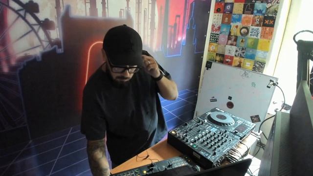 Челябинская радиостанция "L" радио. Электронная музыка 24 часа Телефон 8 800 201 55 45 смотреть онлайн